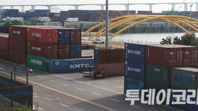 전쟁 이전 2월 수출입 운임 다소 안정적···3월은 변동성 커져