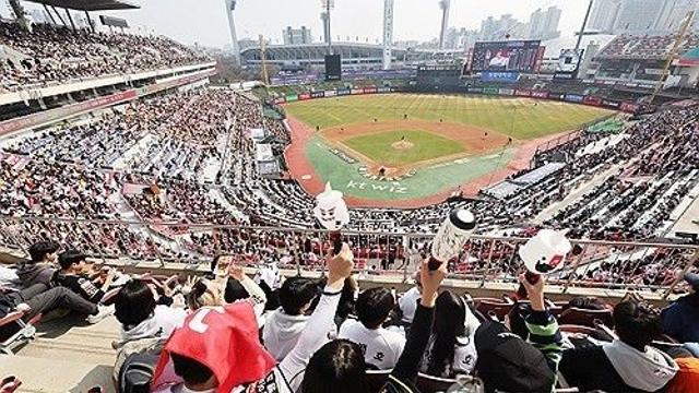 투수가 공 던졌는데 좌익수가 안 보여…kt-LG전 황당 상황 발생