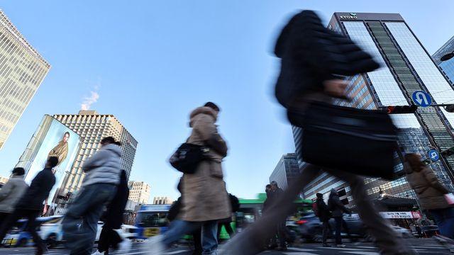 국민 10명 중 6명꼴 “고소득층 세금 너무 낮아”