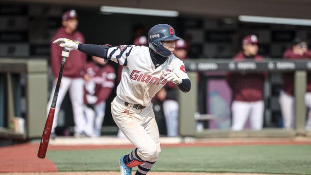 윤성빈 흔들렸지만...'장두성·박승욱 활약' 롯데, 시범경기 무패 행진