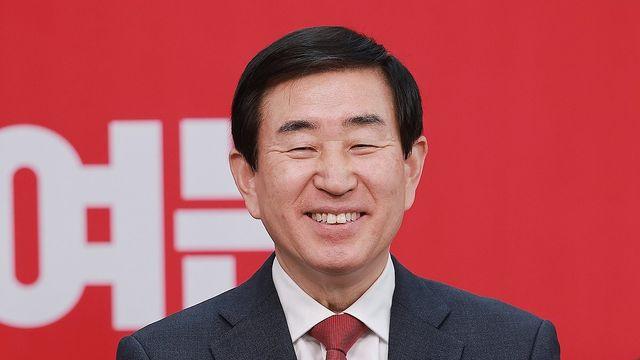 조길형 충북지사 예비후보 사퇴…