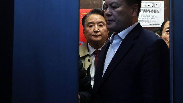 [2보] '3천만원 수수 혐의' 김영환 충북지사 구속영장…일부 뇌물죄