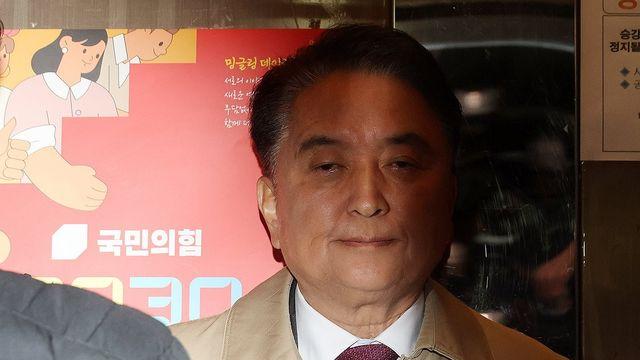 '3천만원 수수 혐의' 김영환 충북지사 구속영장…일부 뇌물죄(종합)