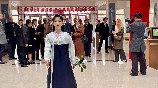 北도 로봇기술 집중…한복 입은 로봇 등장·학교선 로봇교육