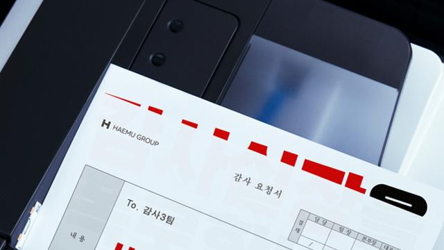 '은밀한 감사', ‘사내 불륜 고발합니다’! ‘To. 감사3팀’ 복사기 포스터 공개