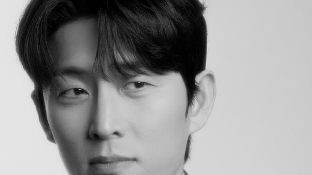 ‘열혈사제’ 고준, 4월 5일 결혼…청첩장 속 웨딩화보 ‘훈훈’