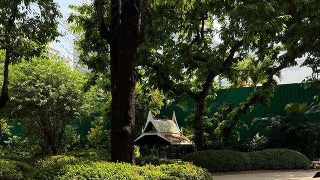 플라워 패턴이 촌스럽다고? 지수·카리나·노윤서는 이렇게 입는다