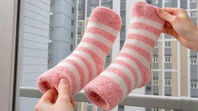 비 오는 날 수면양말을 '방충망'에 갖다 대보세요…한번 해보면 다들 놀랍니다