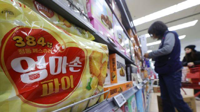 가격 내렸지만 신라면·불닭·초코파이 그대로…'반쪽짜리' 지적