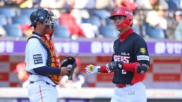 'OPS 1.273' KIA 1R 출신 내야수 방망이 뜨겁다…한화 상대 멀티홈런 쾅쾅→꽃감독 기대감 UP [대전 현장]