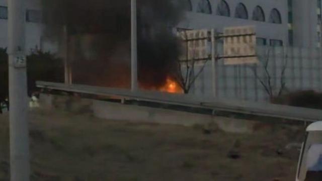 출근길 서울 올림픽대로 한복판서 차량 화재…1명 숨진 채 발견