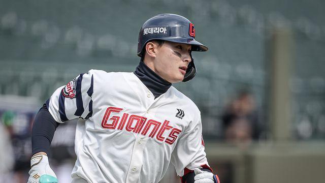 '시범데' 이렇게 무섭다! 지난해 33이닝 5실점 천적 외인→'단 2이닝 만에' 7실점 혼쭐났다…윤동희 쐐기 투런 작렬 [부산 현장]