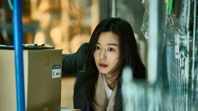 연상호 좀비 세계관 속 전지현 등장…'군체' 또 한 번 신세계 열다