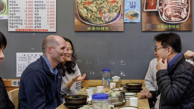 로저스 쿠팡 대표, 새벽배송 후 염태영 의원과 '국밥 조찬'