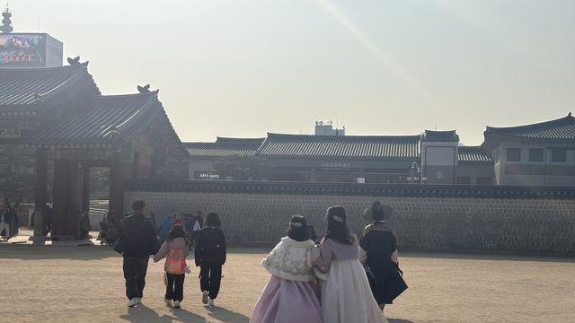 [BTS 컴백] 광화문 물들일 보랏빛 한복…'BTS 댕기'도 굿즈로