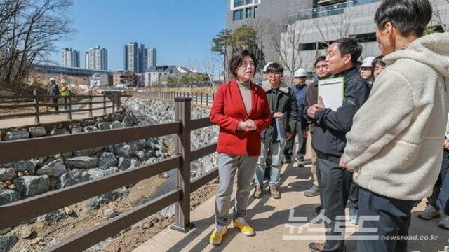 과천 제비울천 산책로, 6월 준공 앞두고 3월 말 조기 개방