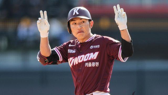 안 풀리는 키움 서건창…수비 중 손가락 부상으로 회복까지 4주