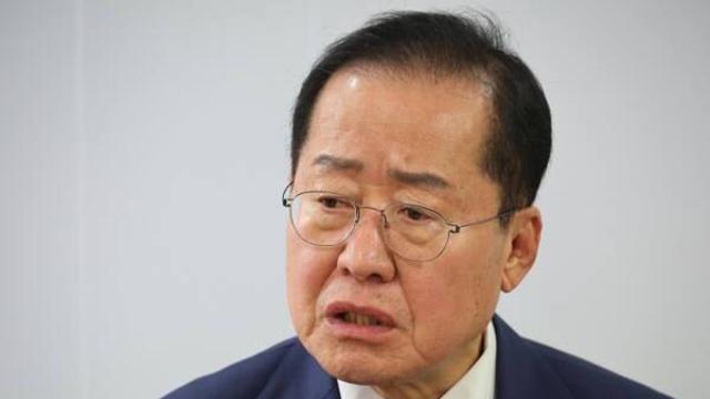 홍준표 “못난 선배 둘 때문에 사라지는 검찰 조직, 안타까워” 직격