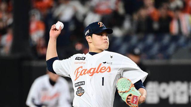 '김도영에 2루타 허용' 문동주, 2이닝 던지고 사라졌다…왜? 