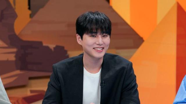 데이식스 영케이, 역시 프로는 다르네…전현무 흥분 (톡파원 25시)