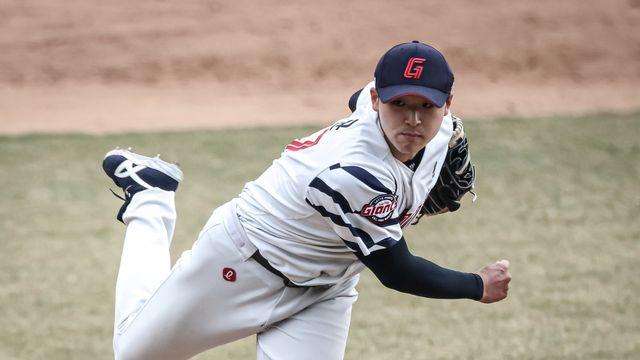 한 명도 허투루 기용 않는 김태형 롯데 감독…쿄야마 점검 위해 기용한 김태균도 두각