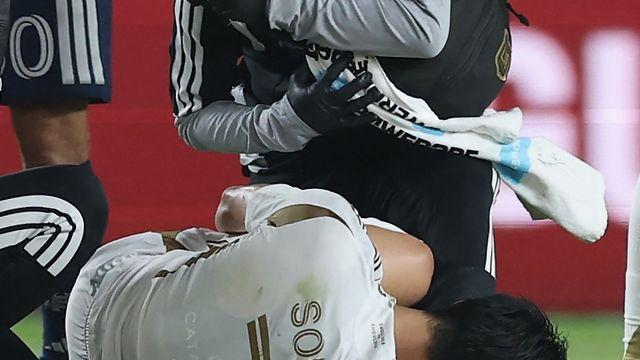 (네이버 미송고) 공 대신 '손흥민 종아리' 걷어차→SON 털썩 쓰러져→