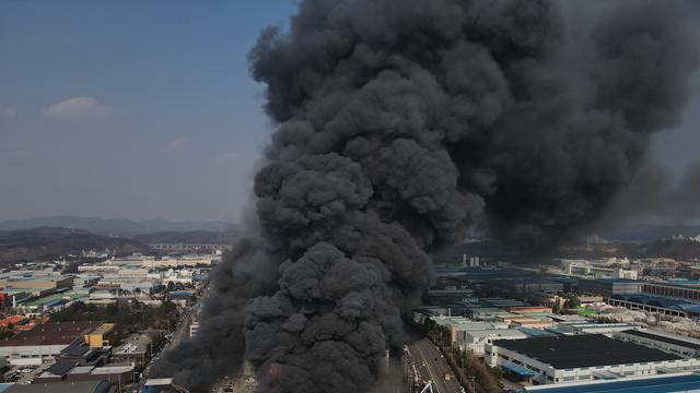 대전 자동차부품 공장서 화재…중경상 50명, 추가 피해 우려