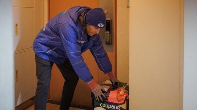 로저스 쿠팡 임시대표, 약속한 새벽배송 마쳐…