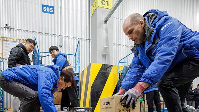 해롤드 로저스 쿠팡 임시 대표, 새벽배송 현장 체험…“안전한 업무여건 조성해 나갈 것”