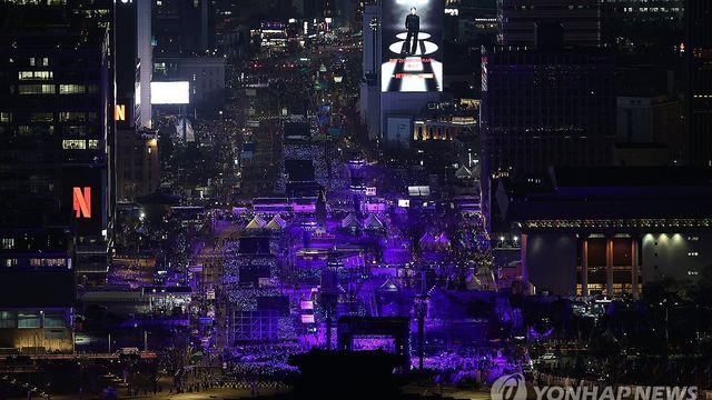 [BTS 컴백] '떼창' 외국팬, 춤추는 아기엄마…국적은 없었다