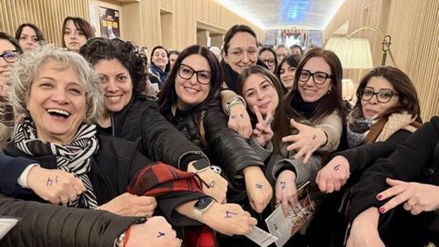 이탈리아 女心도 흔든 공유…3분컷 매진에 새벽부터 장사진