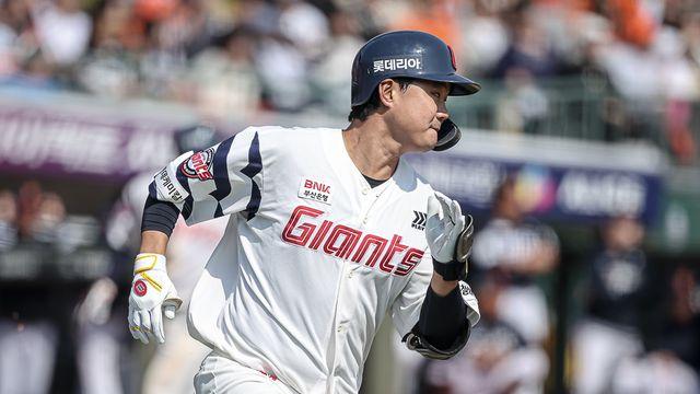 롯데, 1만8480명 앞에서 한화 12-6 대파…'16안타 맹폭' 사직 열광→시범경기 우승 보인다 [부산:스코어]