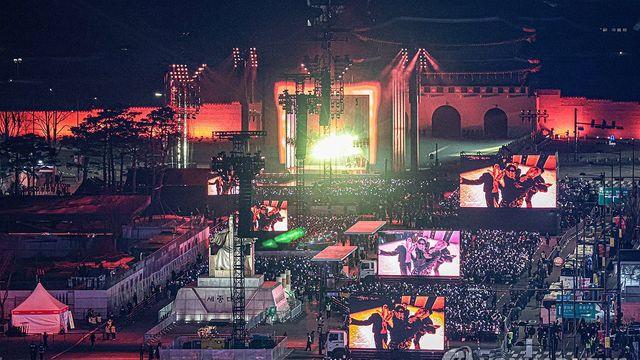 [BTS 컴백] '봄날'처럼 돌아온 일곱 청년…광화문에 K팝 'DNA' 새겼다