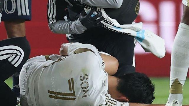 '손흥민 월드컵 출전 불가' 최악의 상황 터질 뻔했는데…'살인 태클' 감싸준 SON→