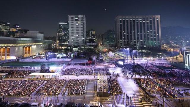 [뉴스+]BTS 특수? 그들만의 행사?…전망 못 미친 경제효과, 도심 공연 한계 드러내