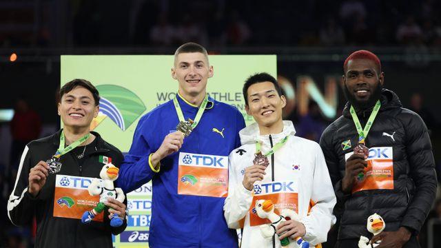 ‘스마일 점퍼’ 우상혁, 세계실내선수권 4회 연속 입상…“AG에서 더 완벽한 도약”