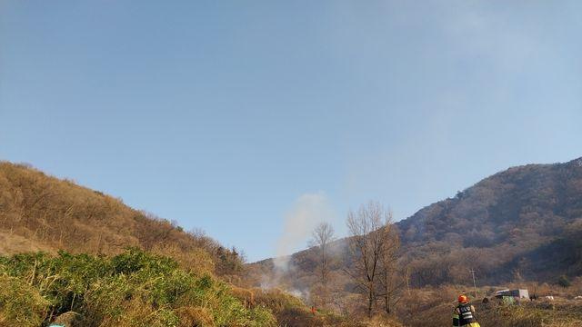 경남 곳곳 야산·공장·농지서 화재…1명 화상