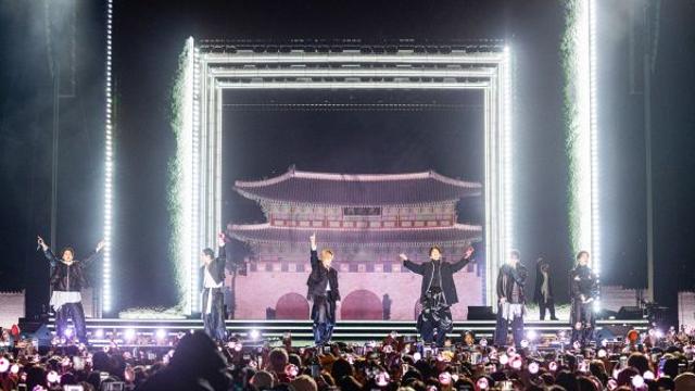 BTS, 광화문 사로잡은 압도적 무대