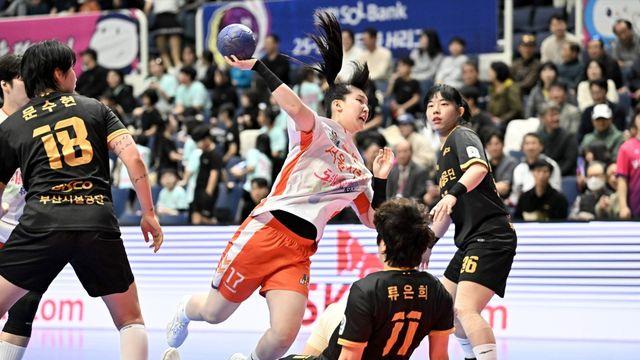 조수연 10골·5AS…서울시청, 부산시설공단 꺾고 PS 진출 '희망'(종합)