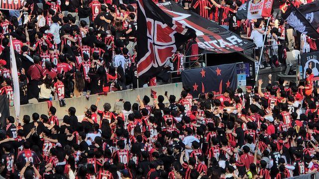 서울 팬들, 5-0 역사적 대승에 세 번이나 등을 돌렸다! 이례적 세 차례 포즈난 응원에 상암벌은 축제의 장 [IS상암]