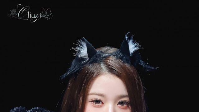 고양이 귀 머리띠와 셔츠 룩, 아이브 장원영