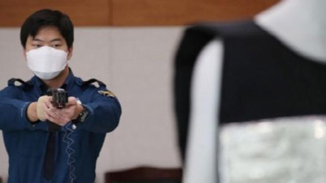 “실탄 쏴 달라” 신고 후 흉기 난동…경찰, 테이저건으로 제압