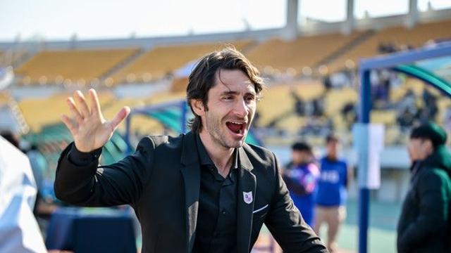 “승격 플레이오프 가보자” 파주의 신생팀 돌풍, 41세 외인 감독이 선보인 ‘고강도 압박 축구’ [케현장]