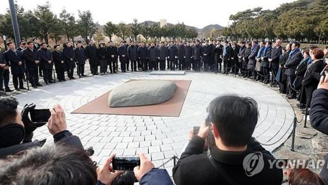 與, 봉하마을 현장 최고위…정청래, 양산서 민생 일정