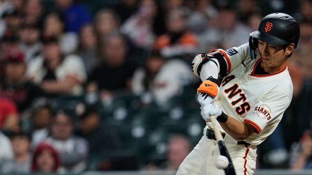 ‘우중간으로 쾅’ 이정후, 시범경기 첫 홈런+2연속경기 멀티히트 폭발