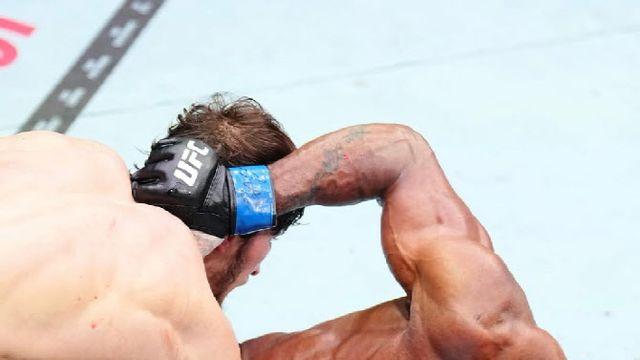 에블로예프, 머피 꺾고 20전 전승…