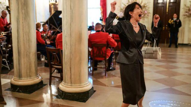 '둠칫둠칫' 백악관서 입 벌리고 춤춘 다카이치...