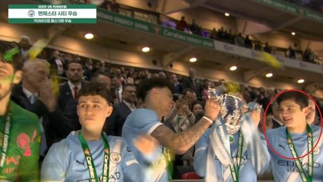 [EFL ISSUE] ‘손흥민·케데헌도 당했다’ 우즈벡 DF, 트로피 든 순간 화면 전환…시상식마다 이어지는 ‘아시안 패싱’ 논란