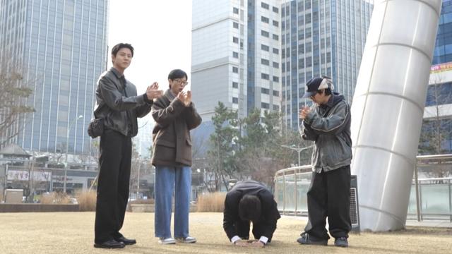 ‘놀면 뭐하니’ 허경환, 결국 고정 따냈다…턱시도 입고 냅다 큰절