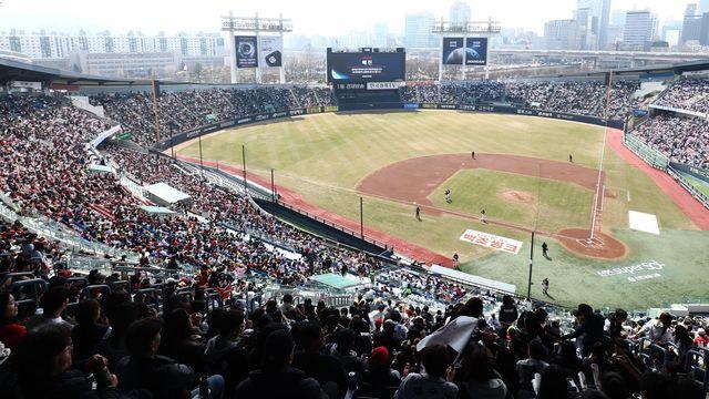 ‘가득 찬 시범경기’ KBO리그 인기 대폭발→‘1300만 관중’ 쏜다